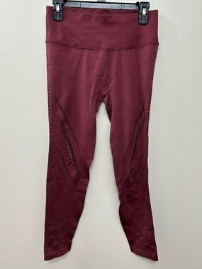 Victoria Sport Maroon Leggings (Size -L)